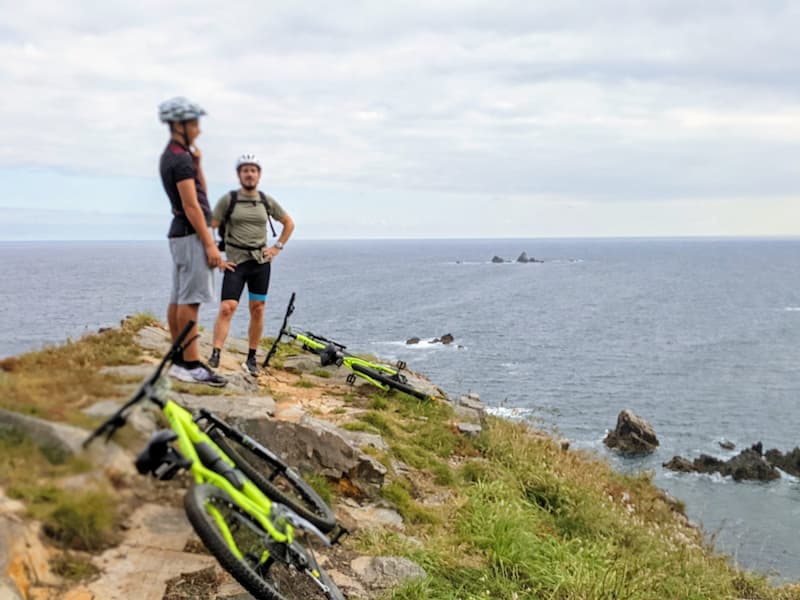 Participantes en la ruta por la Rasa costera asturiana en cibi