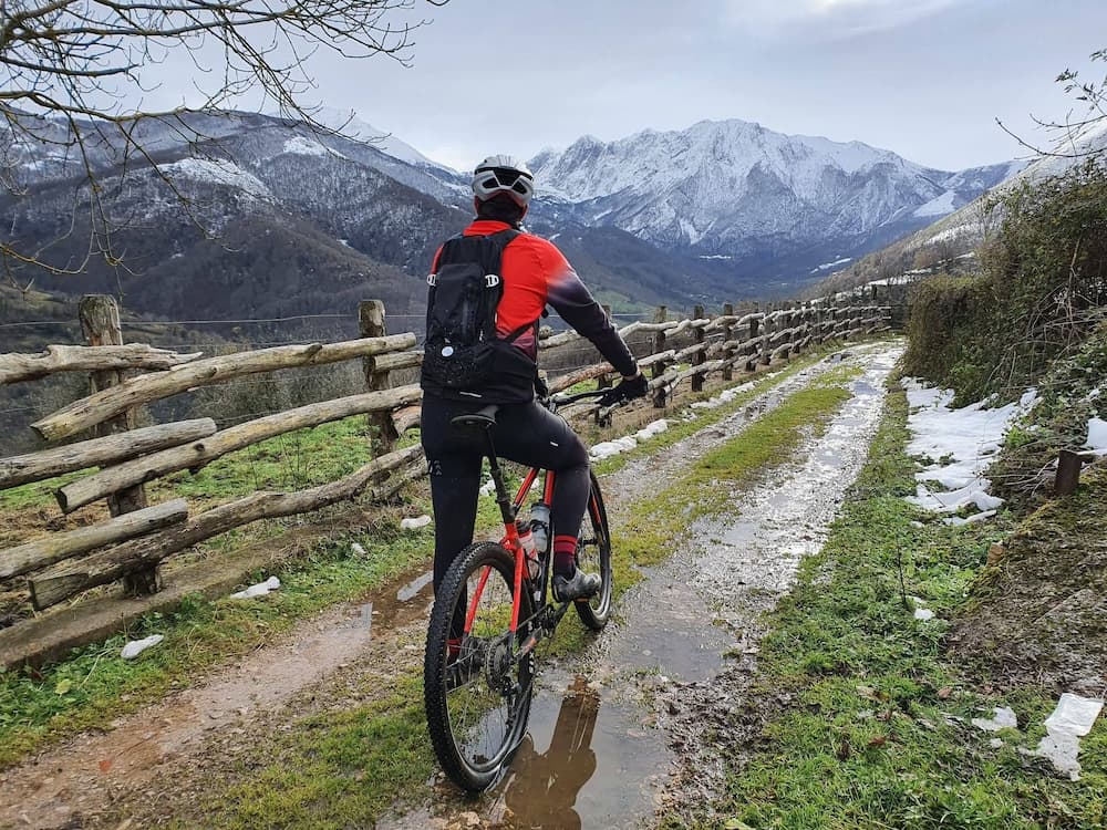 Rutas en bici por montaña asturiana